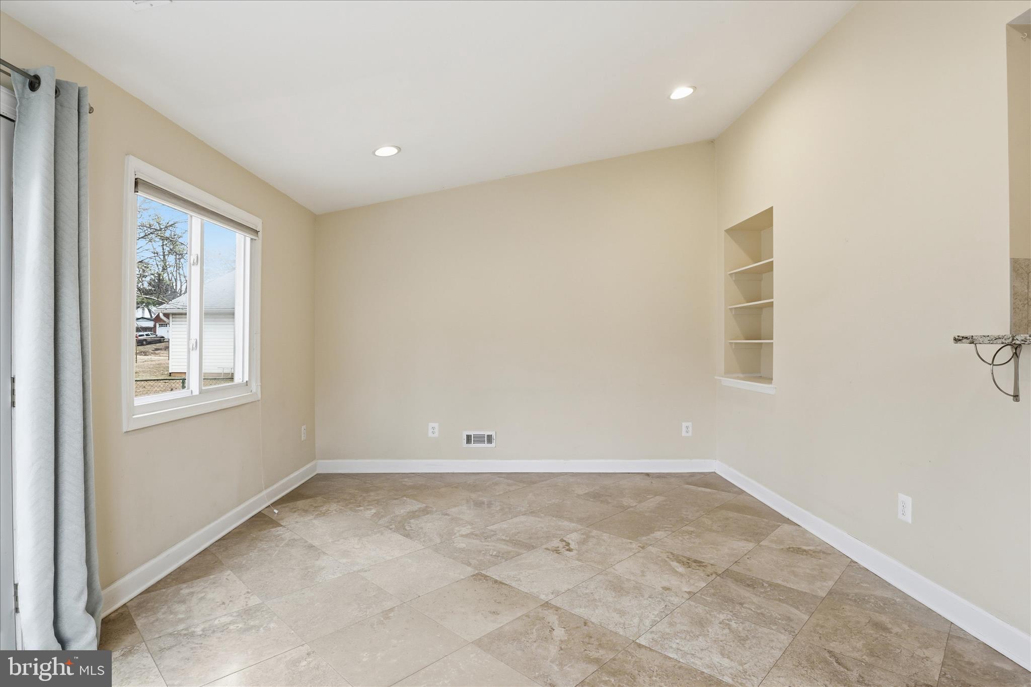 PIMMIT VIEW - Residential