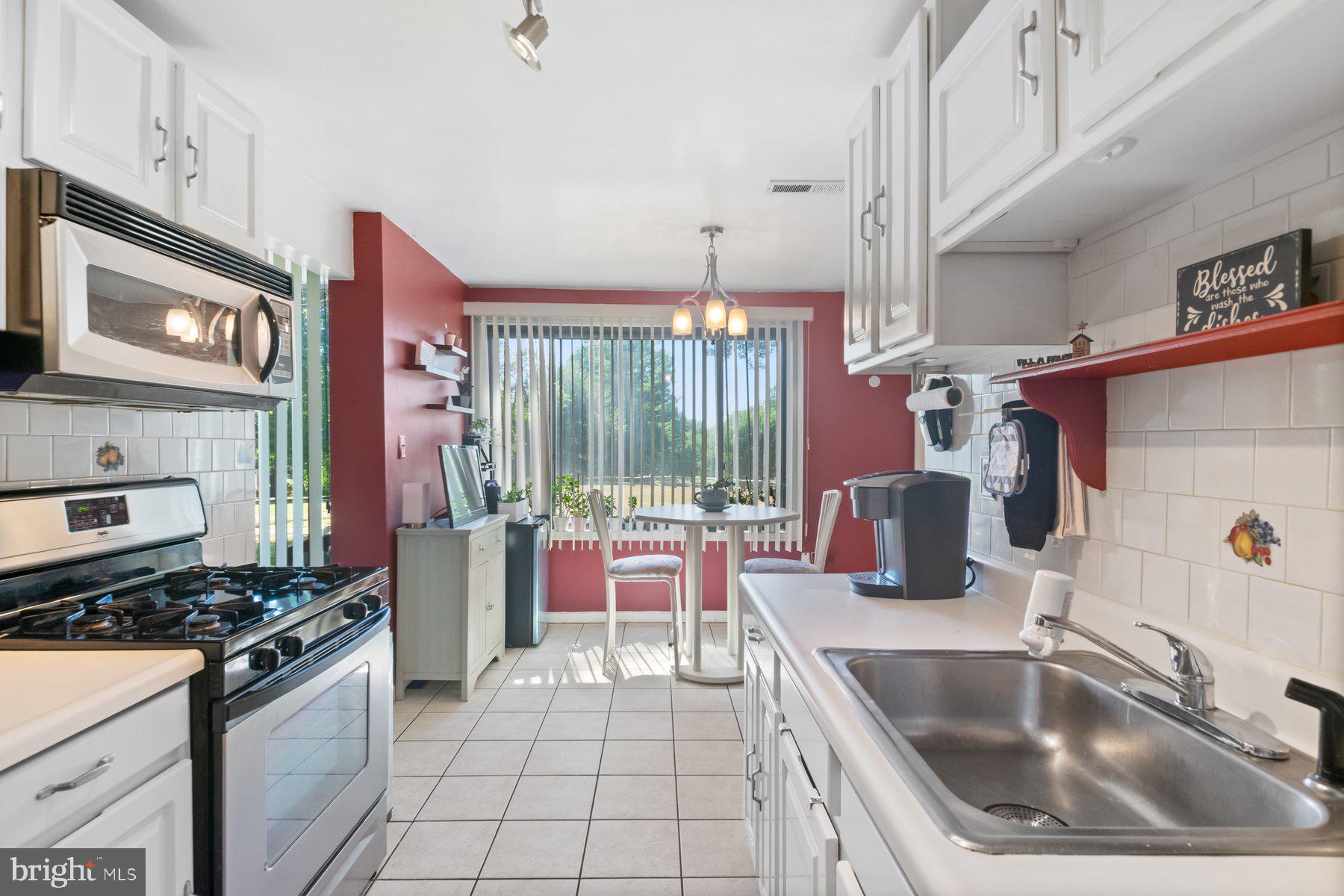 VILLAGE OF LONG REACH - Residential