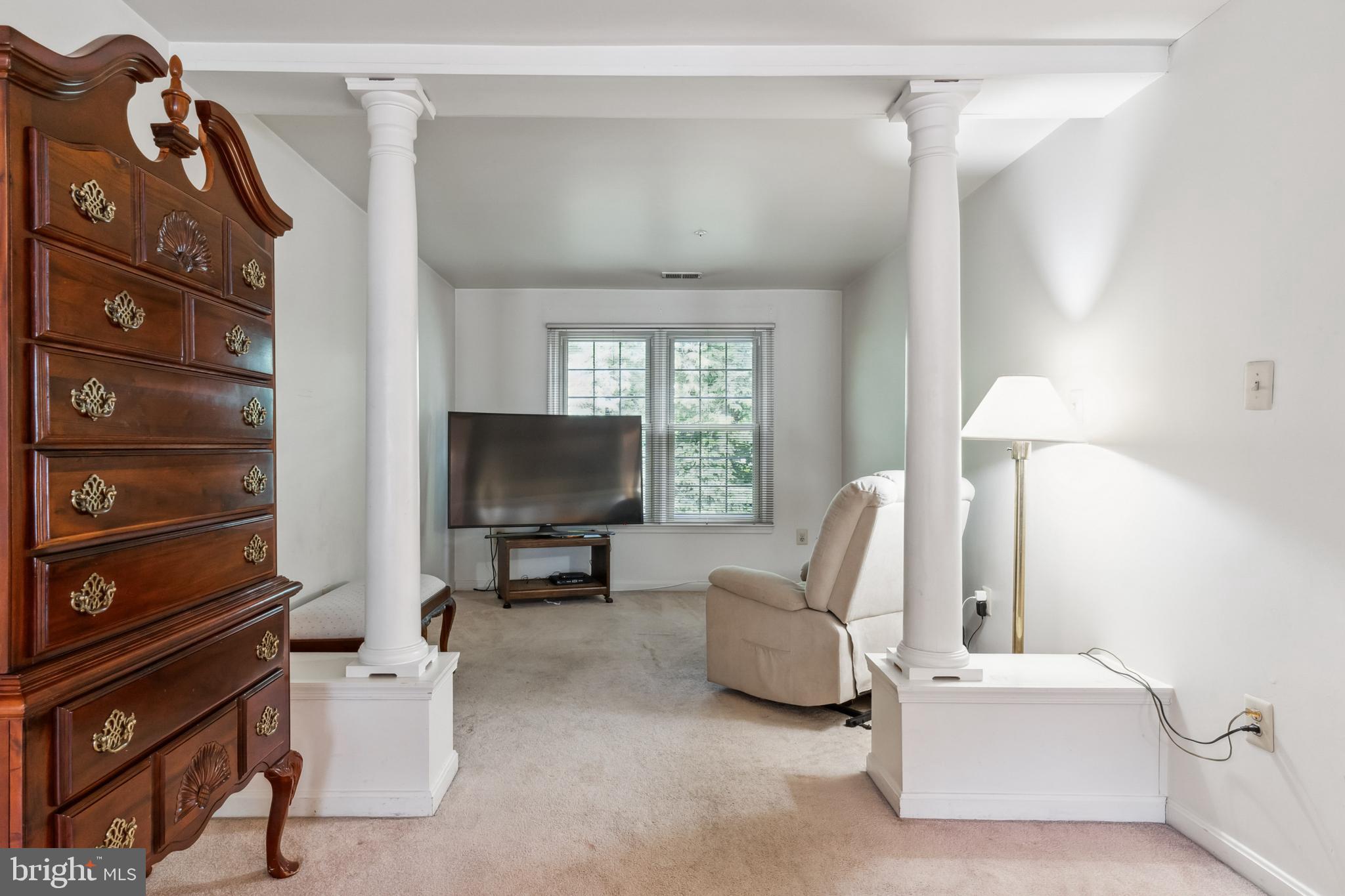 LEGEND MANOR - Residential