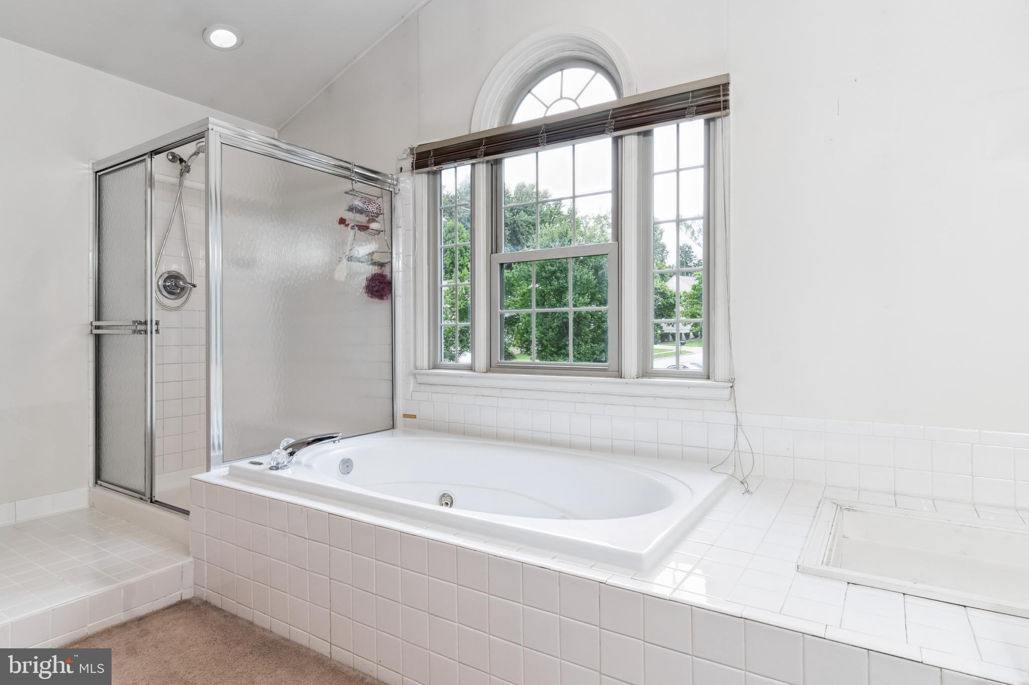 LEGEND MANOR - Residential