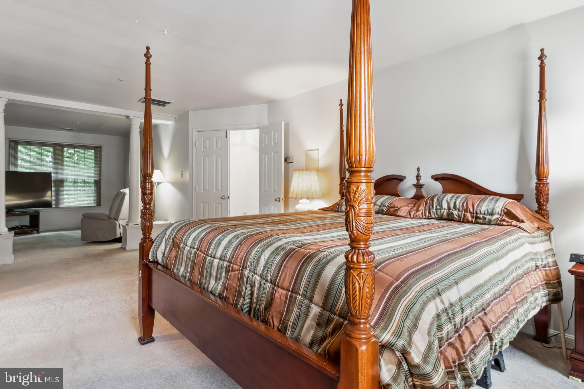 LEGEND MANOR - Residential