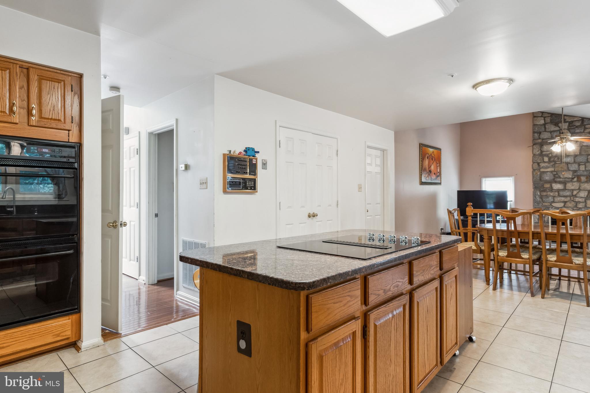 LEGEND MANOR - Residential