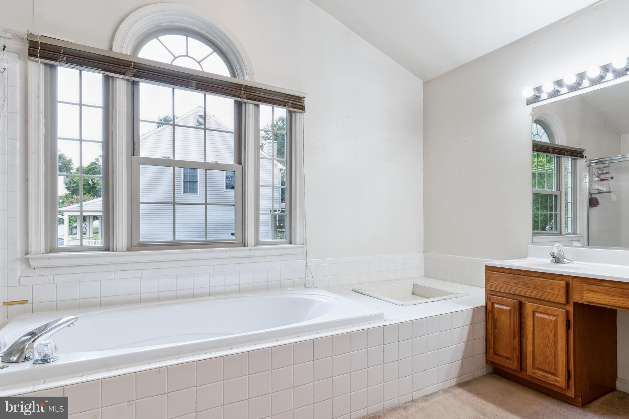 LEGEND MANOR - Residential