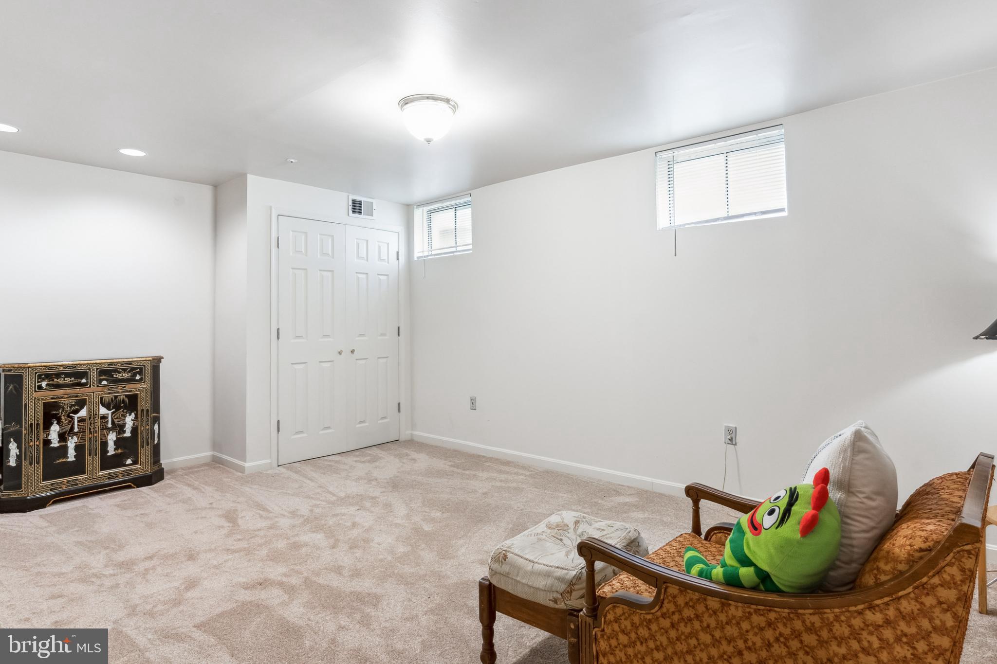 LEGEND MANOR - Residential