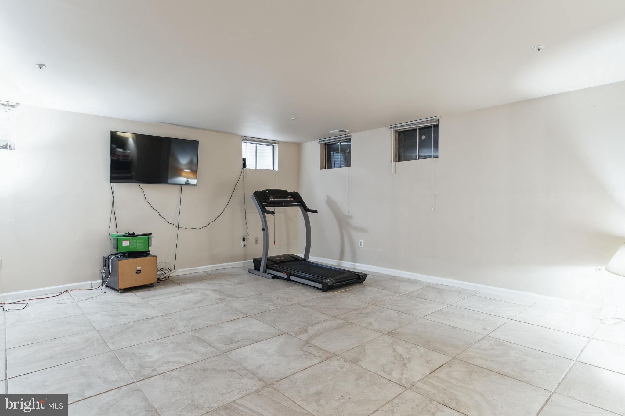 LEGEND MANOR - Residential