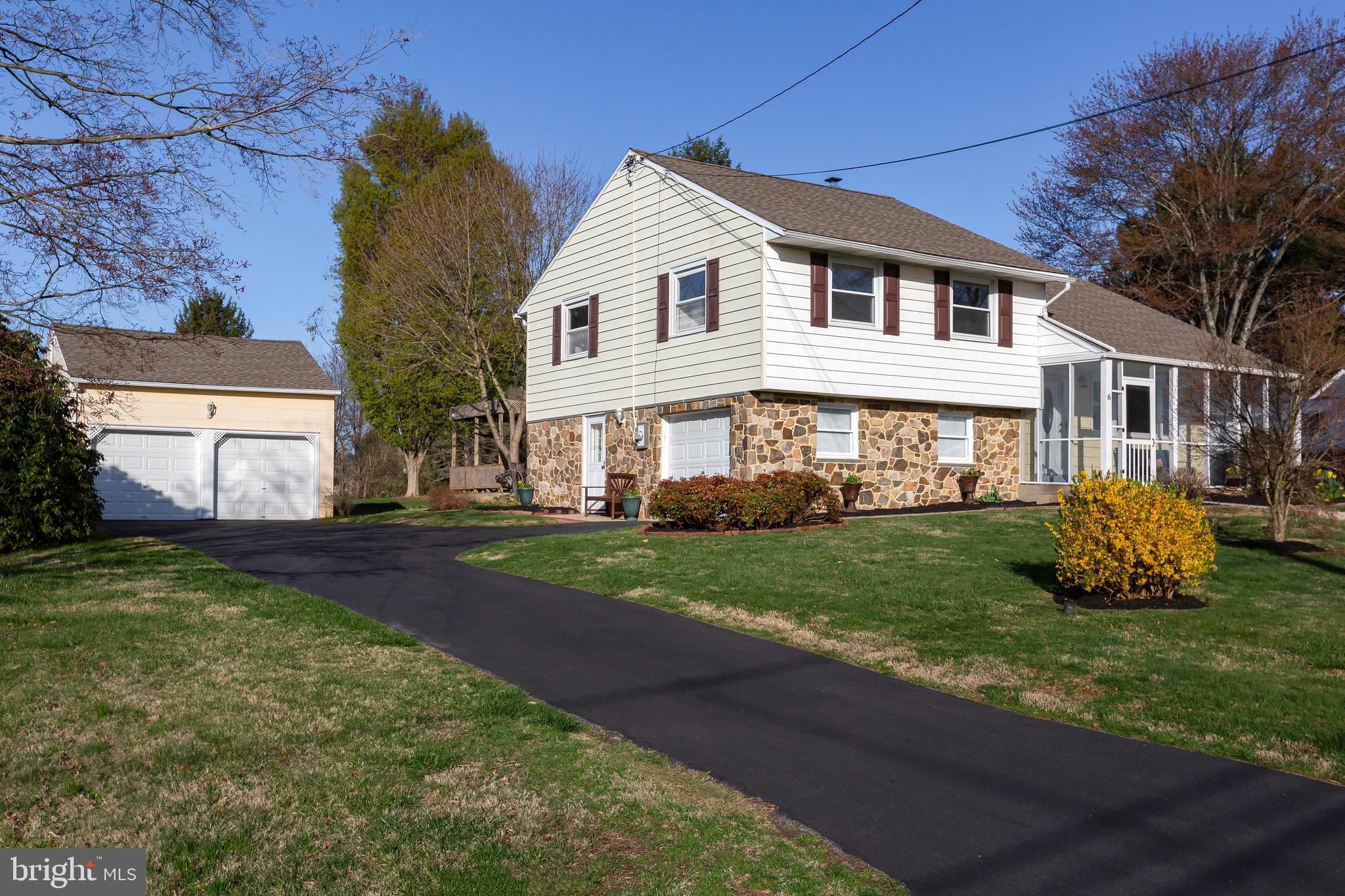 6 VERNON LANE