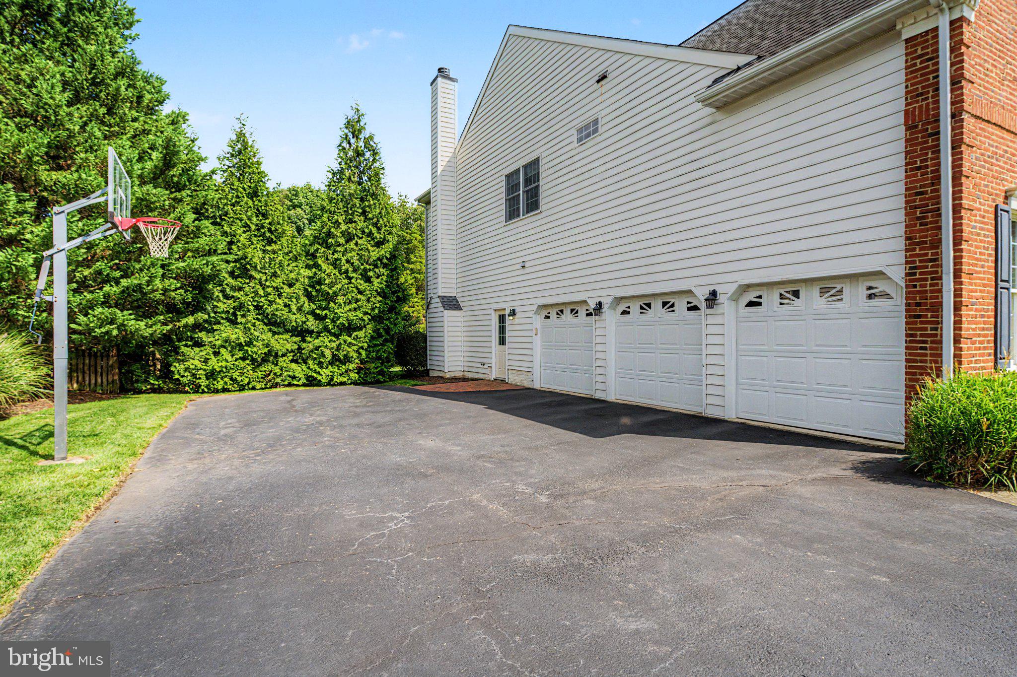 25566 MIMOSA TREE COURT