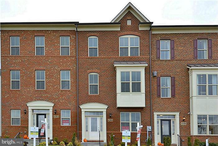 Beautiful NEW townhome in Cabin Branch, a community lush in amentities! 3 bedrooms, 2.5 baths, finsihed lower level rec room, high ceilings, crown moulding, and a stylish center kitchen are just a few great features in this 3 level townhome. Still under construction, move in Spring 2016!