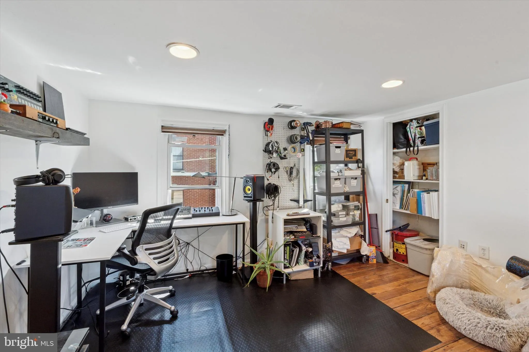 Philadelphia, Pennsylvania 19125, United States, 2 Bedrooms Bedrooms, ,1 BathroomBathrooms,Residential,Pending,135982