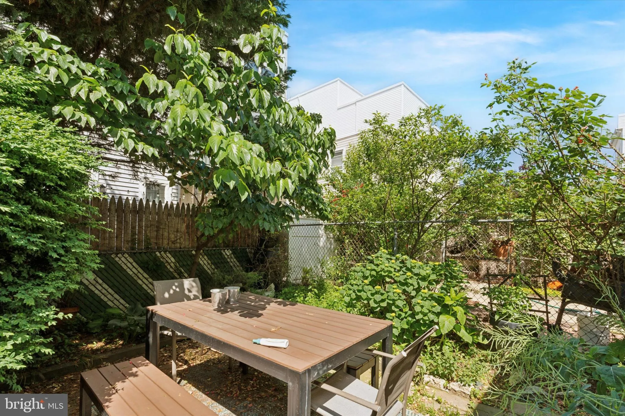 Philadelphia, Pennsylvania 19125, United States, 2 Bedrooms Bedrooms, ,1 BathroomBathrooms,Residential,Pending,135982