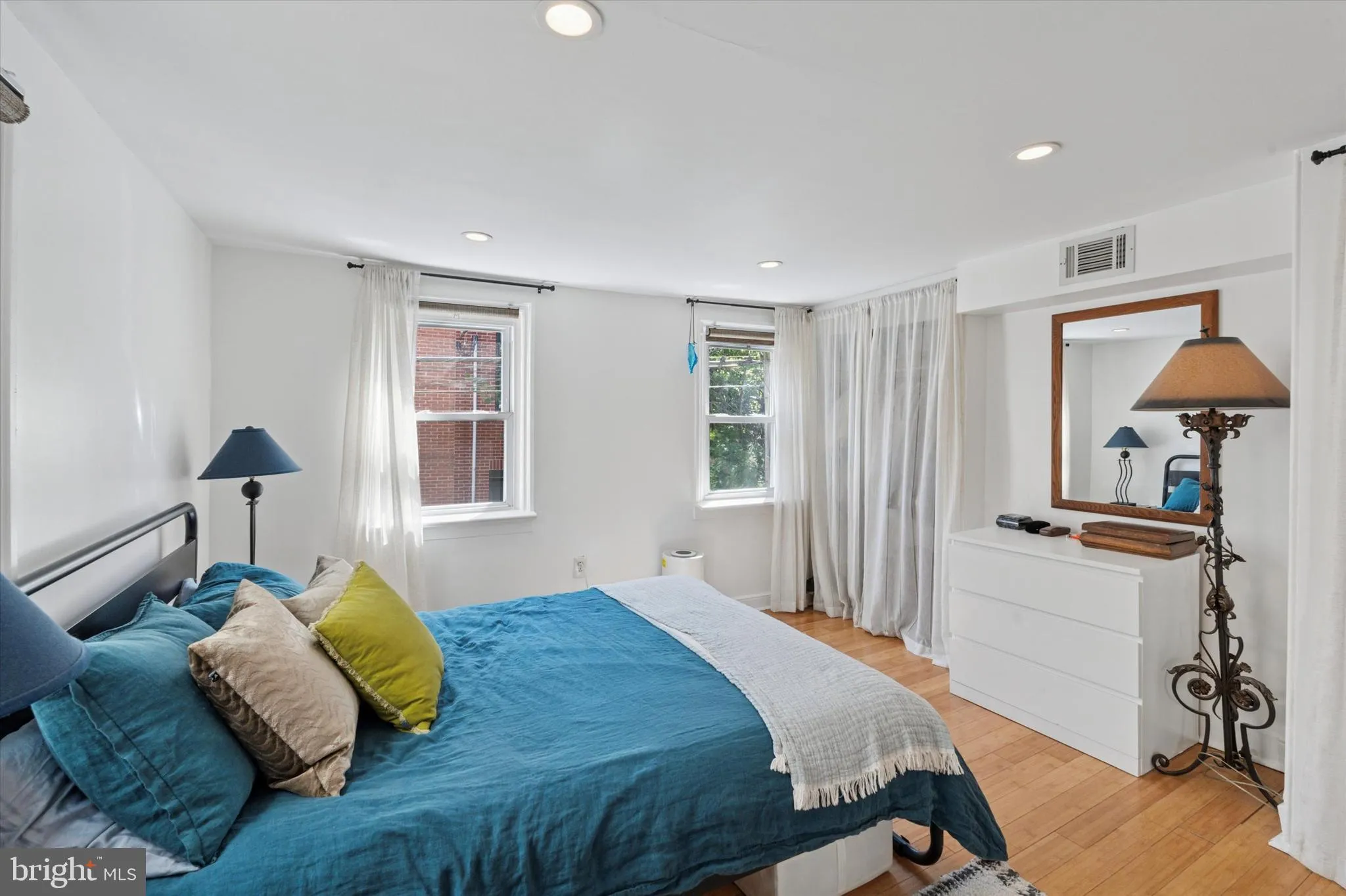 Philadelphia, Pennsylvania 19125, United States, 2 Bedrooms Bedrooms, ,1 BathroomBathrooms,Residential,Pending,135982