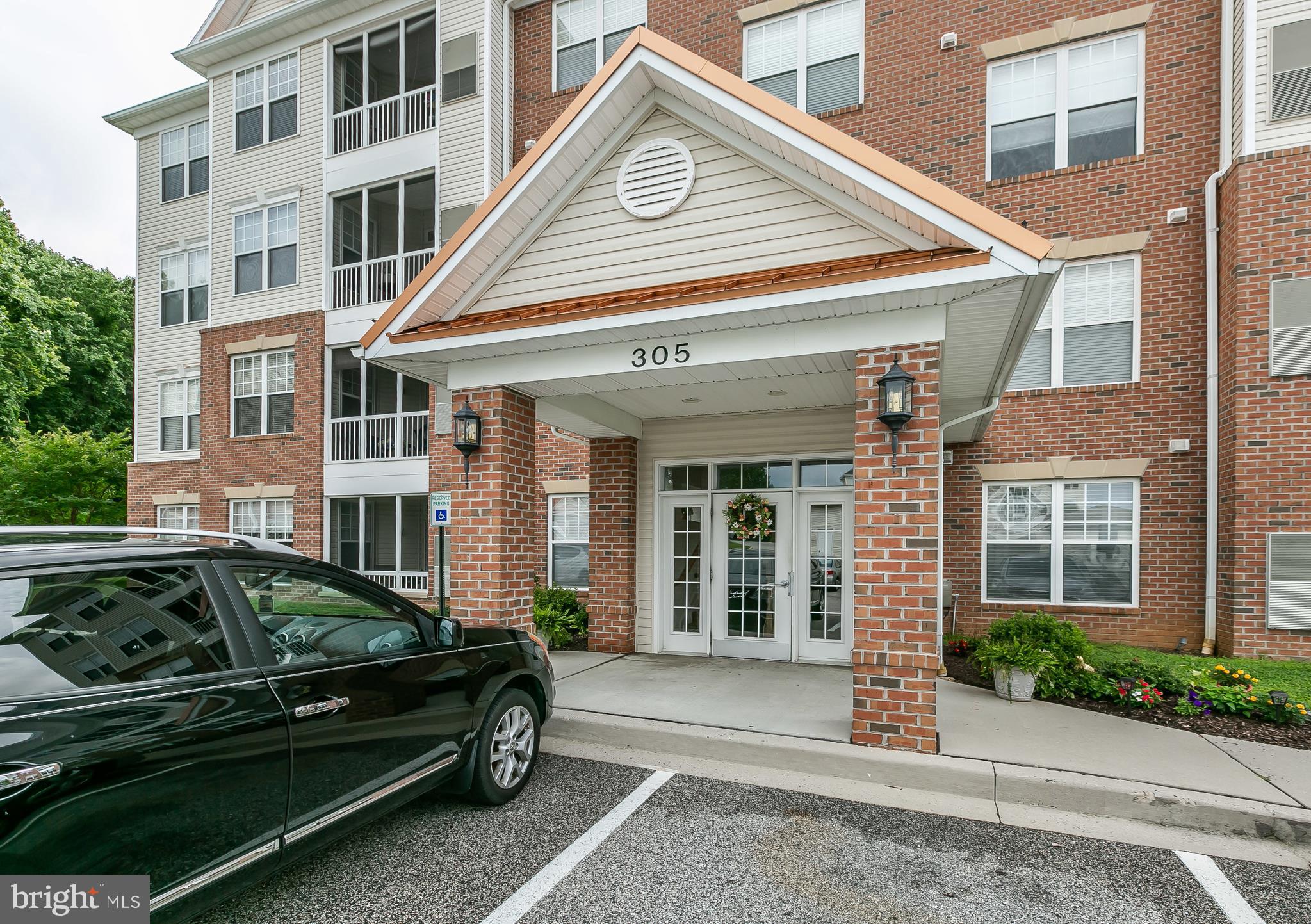 TIREE LAND CONDOMINIUMS - Residential