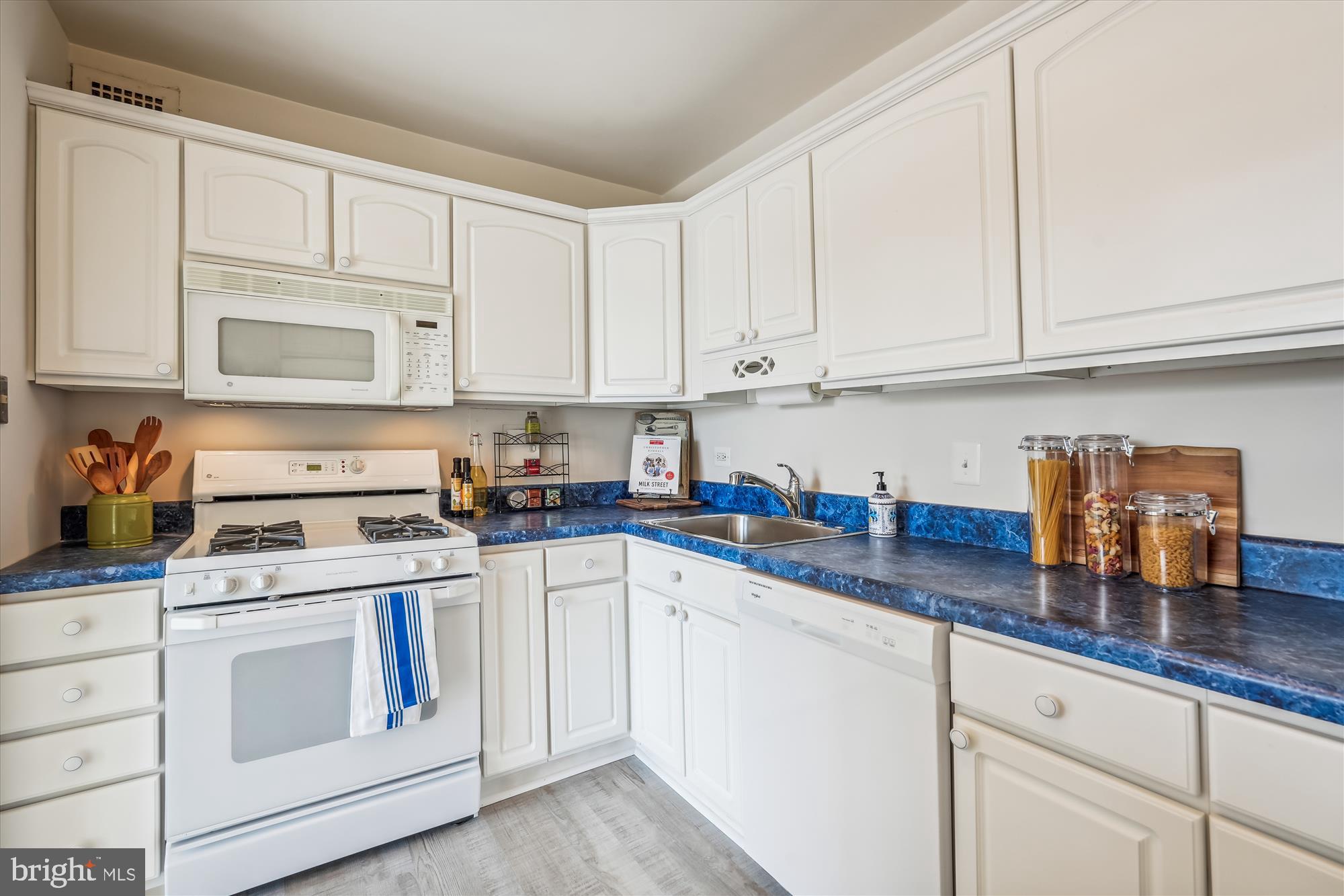 WHITEHALL - Residential