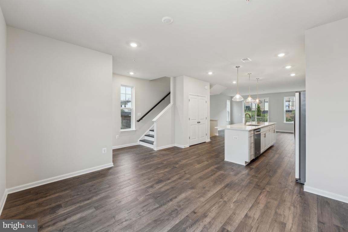 DAMASCUS VILLAGE - Residential