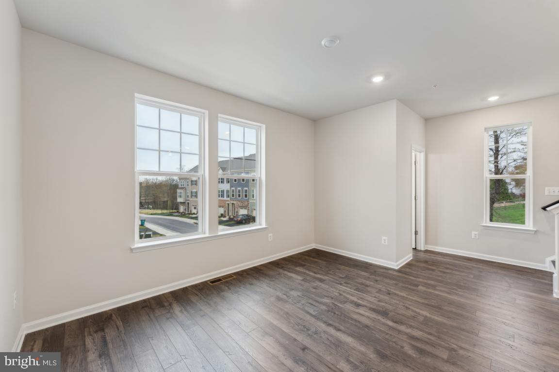 DAMASCUS VILLAGE - Residential