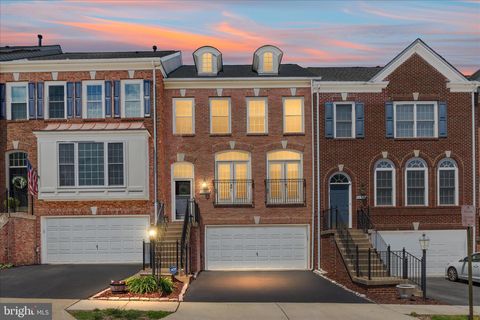 Photo of 14712 Corner Post Place, HAYMARKET, VA 20169 (MLS # VAPW2118526)
