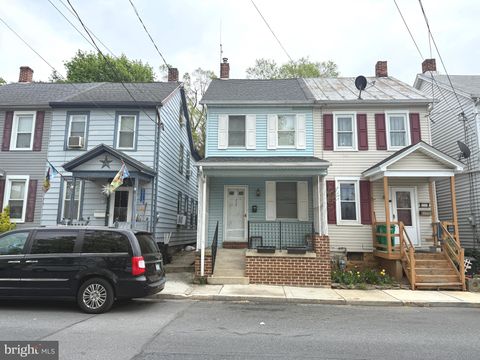 813 FACTORY STREET CARLISLE PA 17013