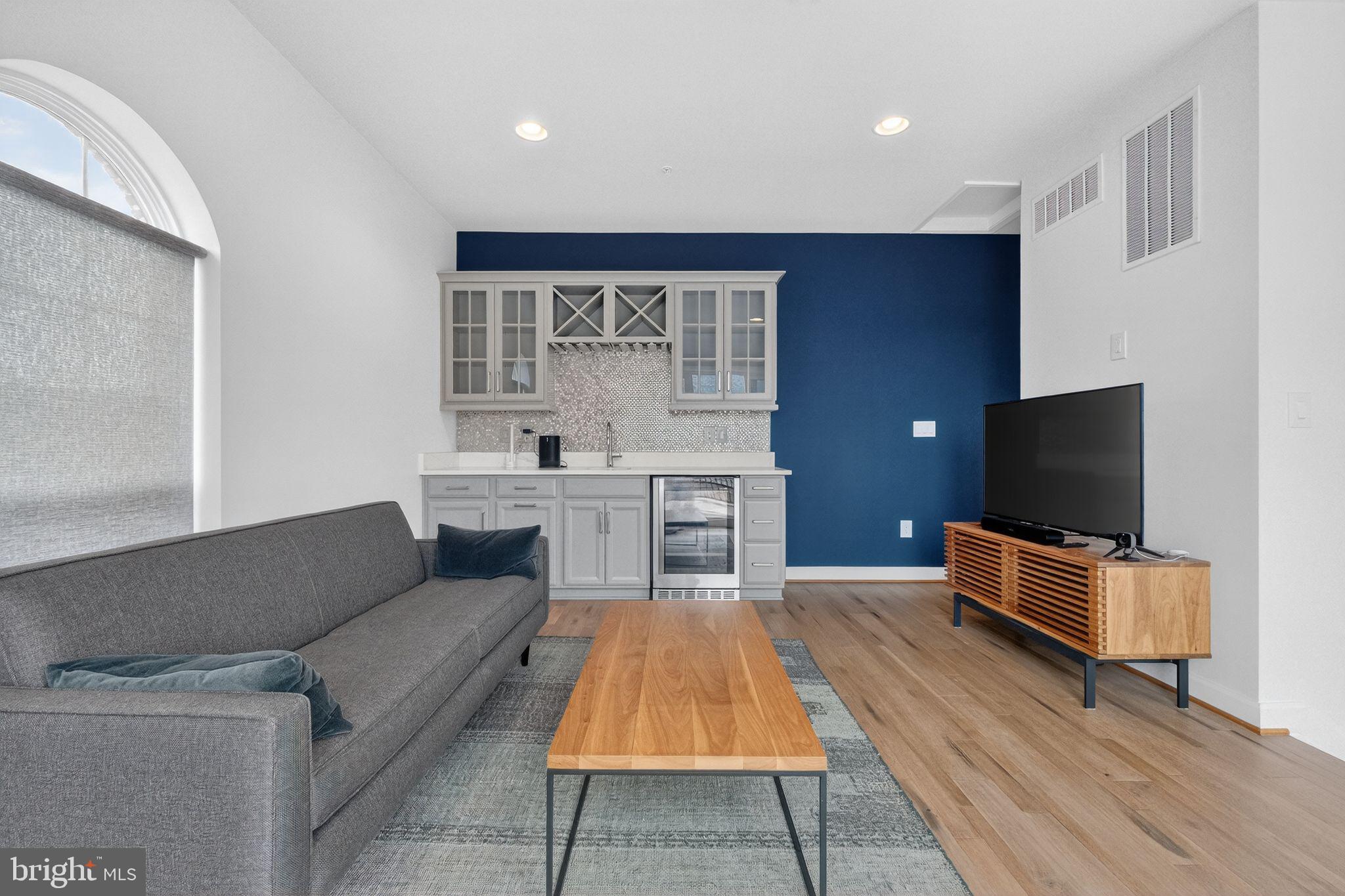 POTOMAC OVERLOOK CONDO - Residential