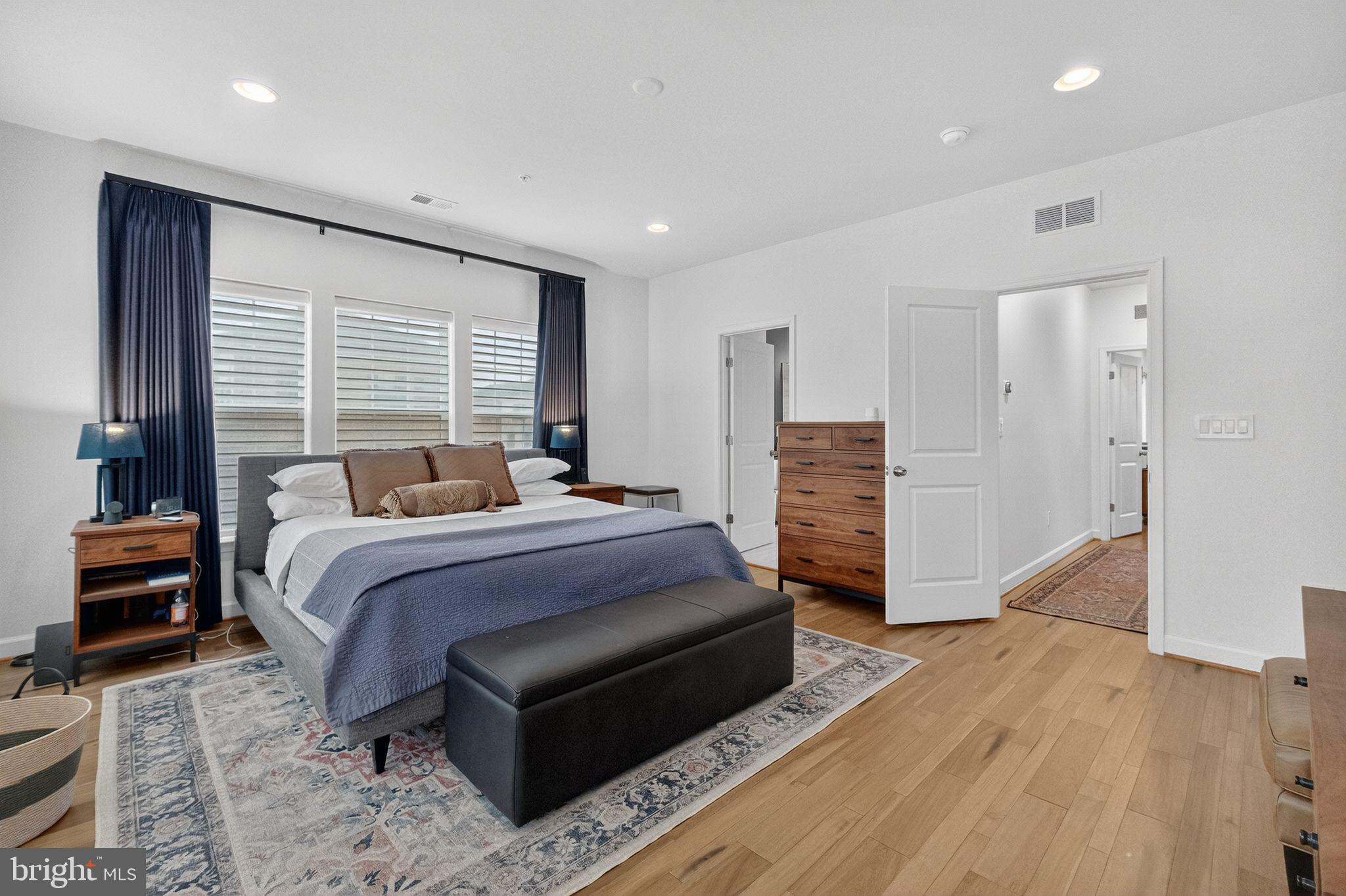 POTOMAC OVERLOOK CONDO - Residential