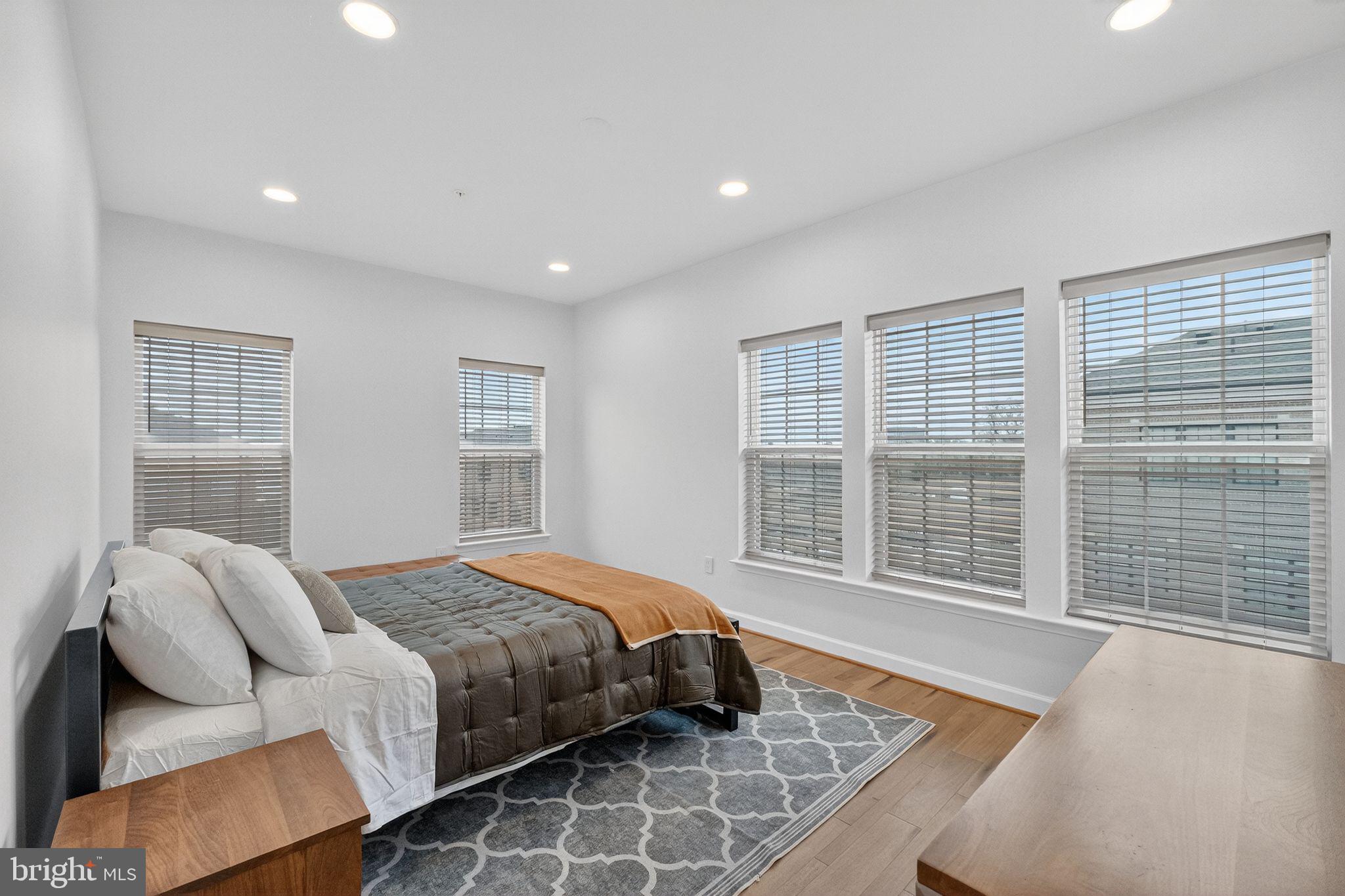 POTOMAC OVERLOOK CONDO - Residential