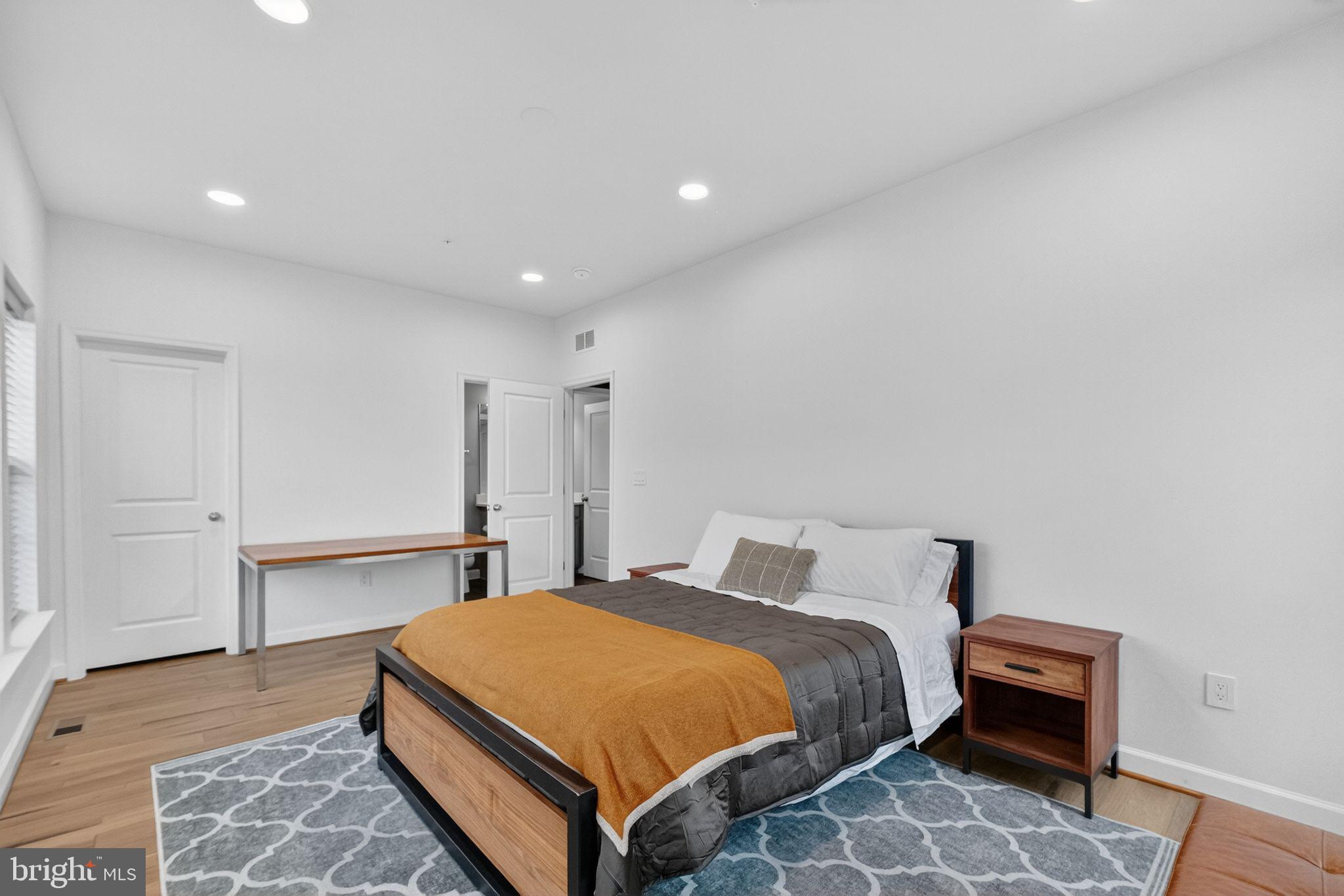 POTOMAC OVERLOOK CONDO - Residential