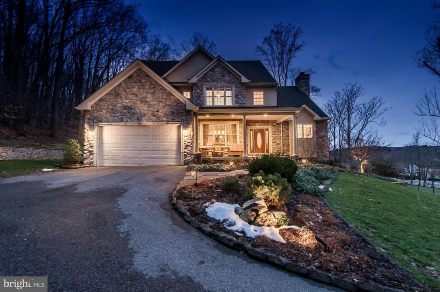 Casual elegance best describes this 5BR 5.5BA retreat-like home w/Gated entry. Professionally landscaped, set  on 1.4 acre treed lot overlooking the Valley. Over 5200 sq. ft of living space, Fabulous kitchen w/brkfst rm, stunning Fam Rm, main lvl MBR suite, custom designed daylight LLVL w/concrete floors,2nd kitchen, Fam Rm,Guest suite & sauna, 3 firepl. Expansive Trex deck!2 lots. See 3D Tour!