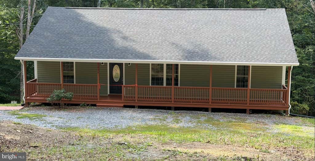 Photo of 430 Vaught Drive, FRONT ROYAL, VA 22630 (MLS # VAWR2015398)