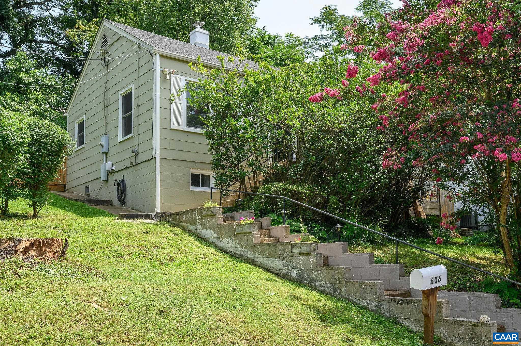 606 MCINTIRE RD