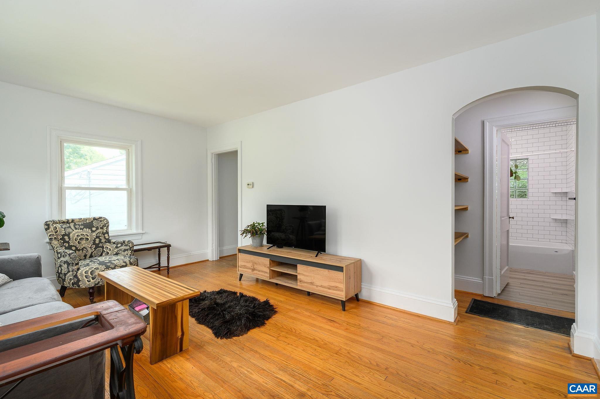 606 MCINTIRE RD