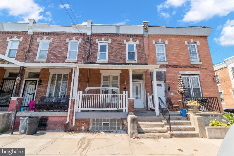 Bright and sunny, 2 bed, 1 bath apartment located in the Mill Creek neighborhood in West Philly. Kitchen fully equipped with a stove, refrigerator and microwave. Sizable bedrooms with plenty of closet space and windows. The bathroom has been updated with tile and a tub shower. Tenants are only responsible for electricity and water as well. Close to University City, Schools, Shopping, and Public Transportation.
