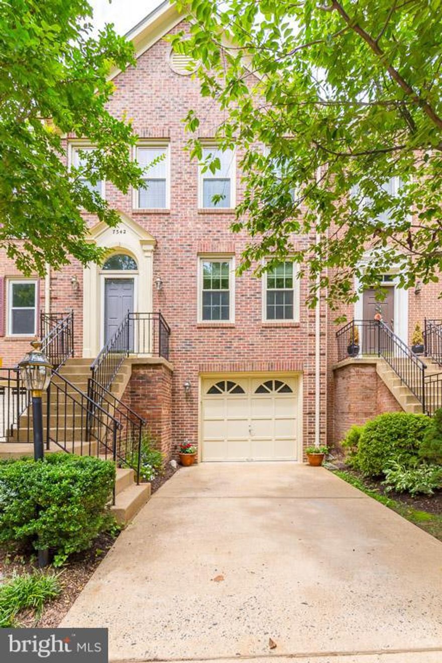 Immaculate 3BR, 3.5 Bath Garage TH! Gourmet Kitchen w/new Granite Counters and SS Appliances, Sep DR and Formal LR! Large Master Suite w/ Luxury Bath! Gleaming HDWDS on ML!  Walk Out LL w/ new carpeting,opens to Professionally Landscaped Private Rear Yard Perfect for Entertaining!  New Roof! Commuters Dream,Pentagon Bus, Close to Metro, I-395/95/495. Close to Lake Accotink & Shops/Restaurants!