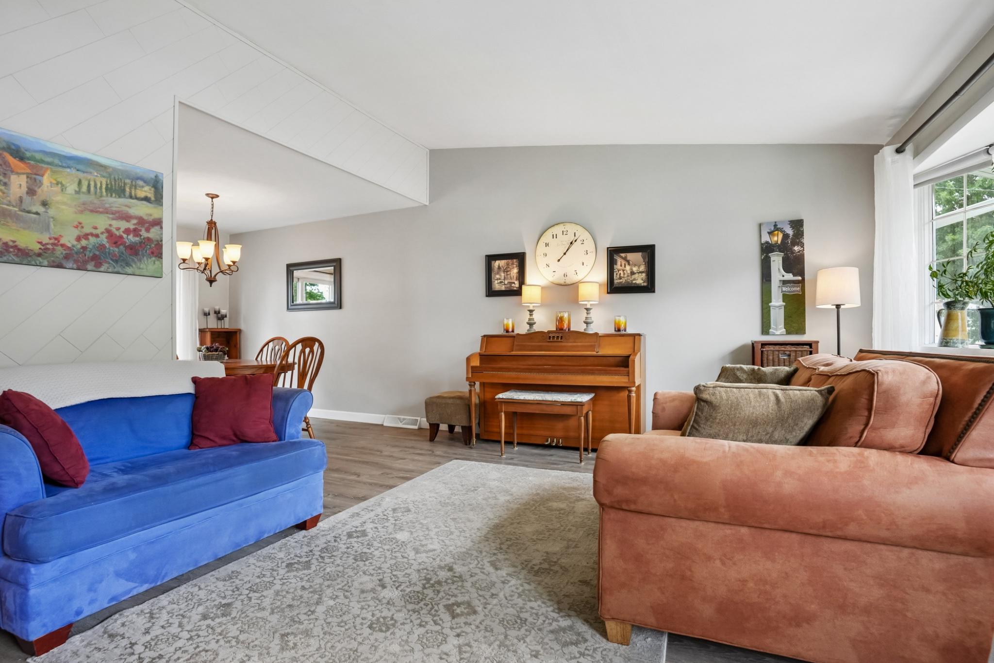 85 W WOODCREST AVENUE
