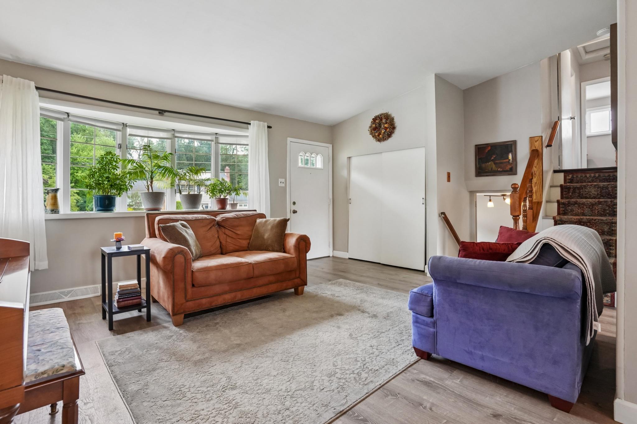 85 W WOODCREST AVENUE