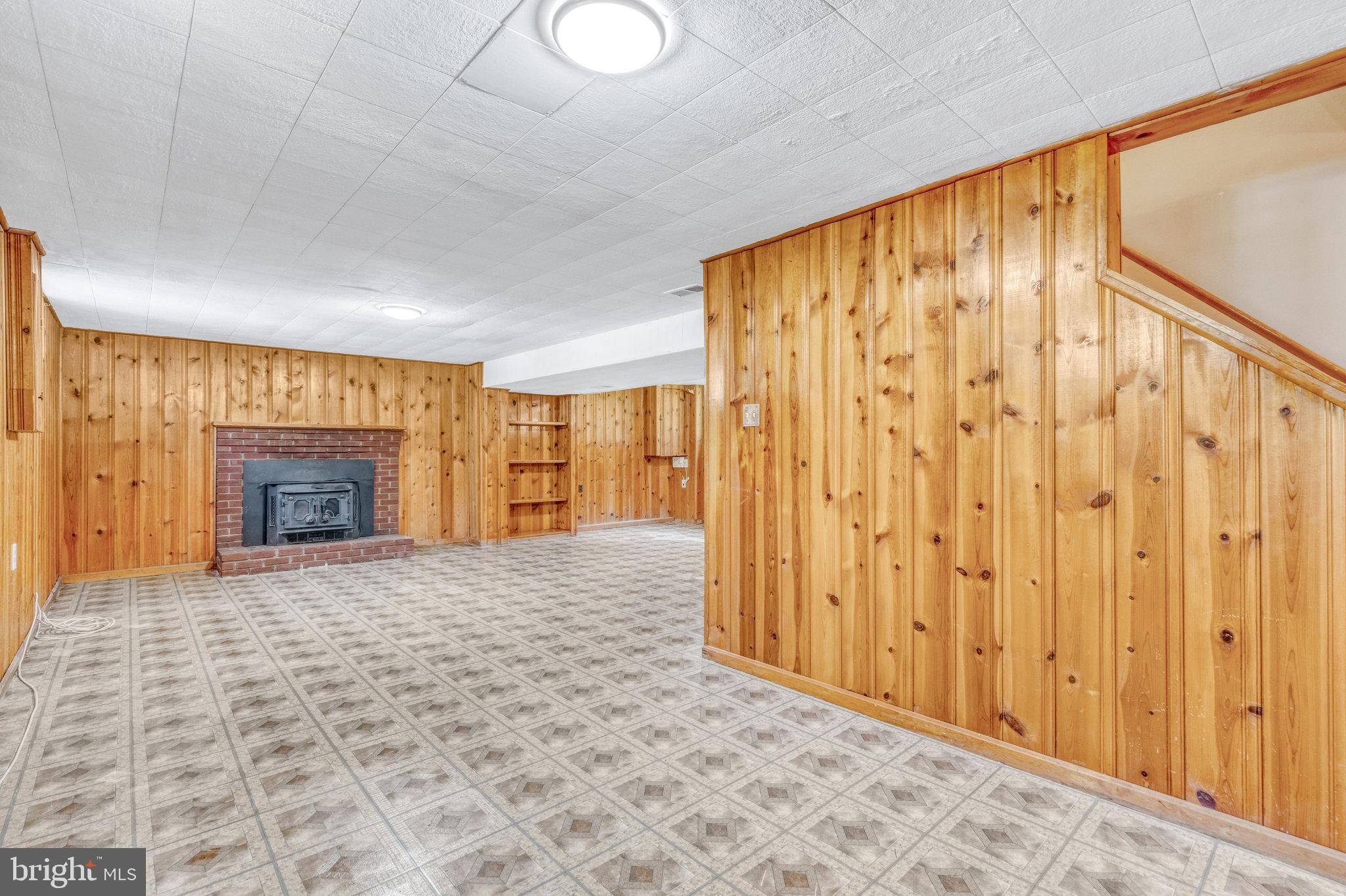 YORKSHIRE VILLAGE - Residential