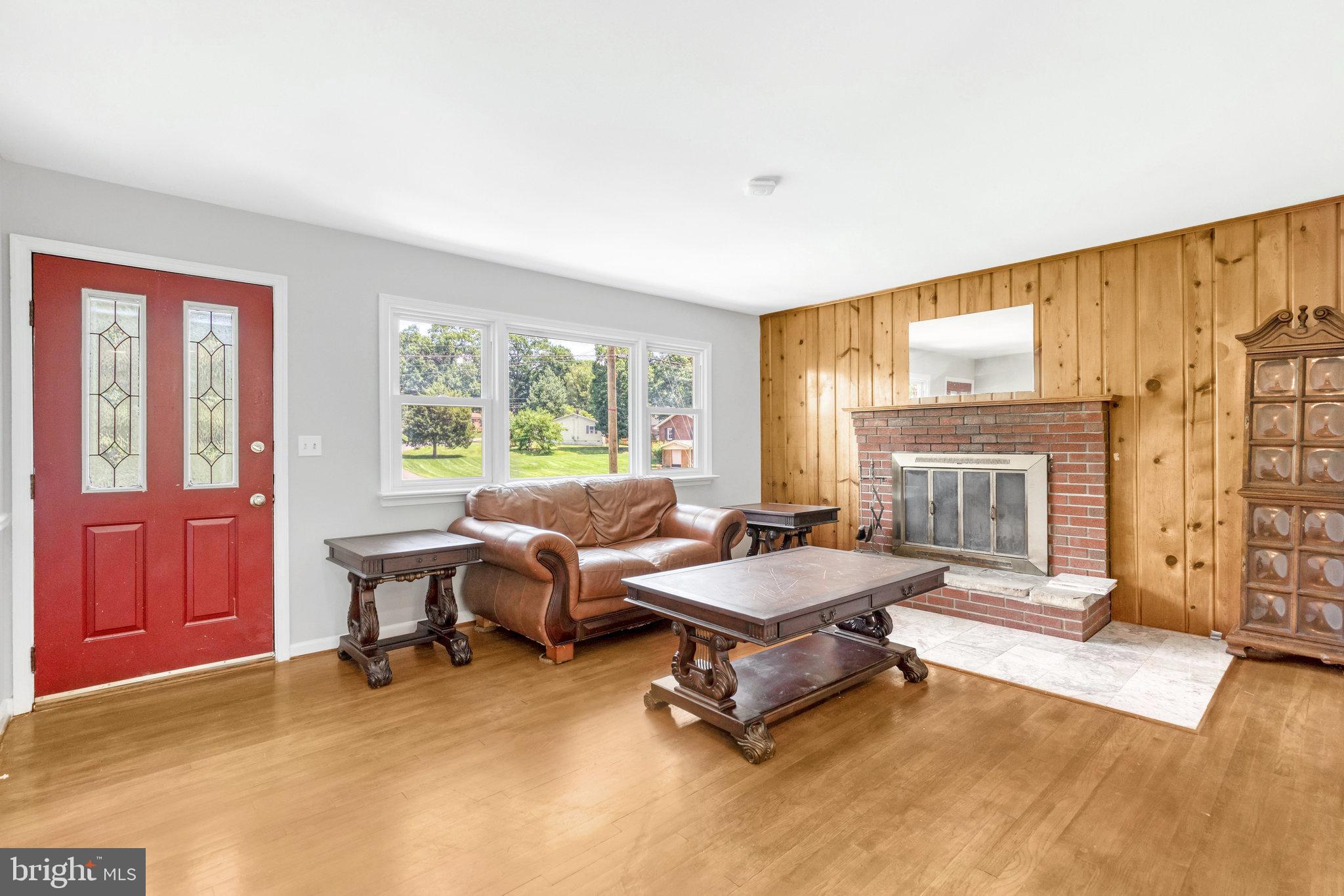 YORKSHIRE VILLAGE - Residential