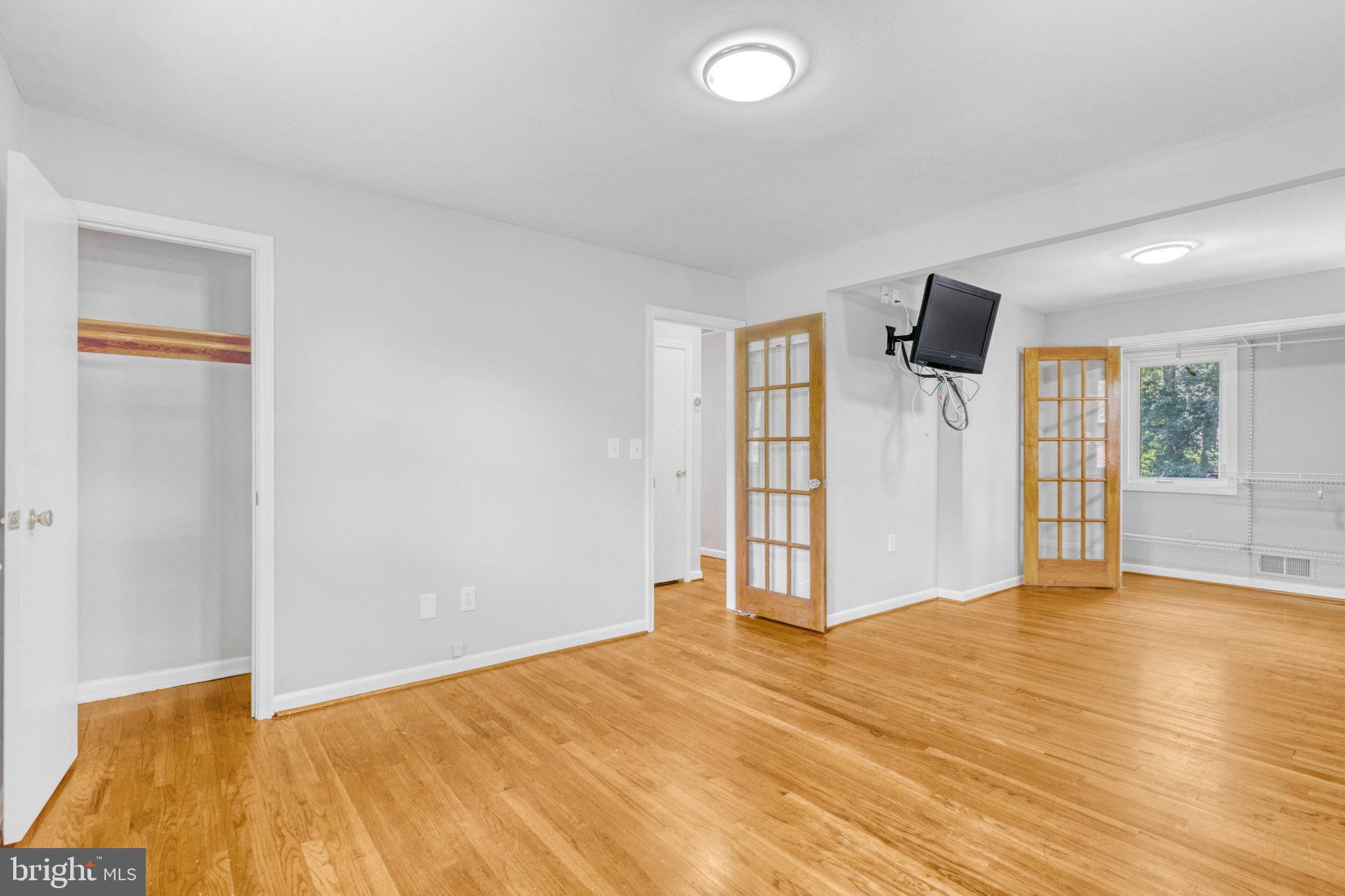 YORKSHIRE VILLAGE - Residential