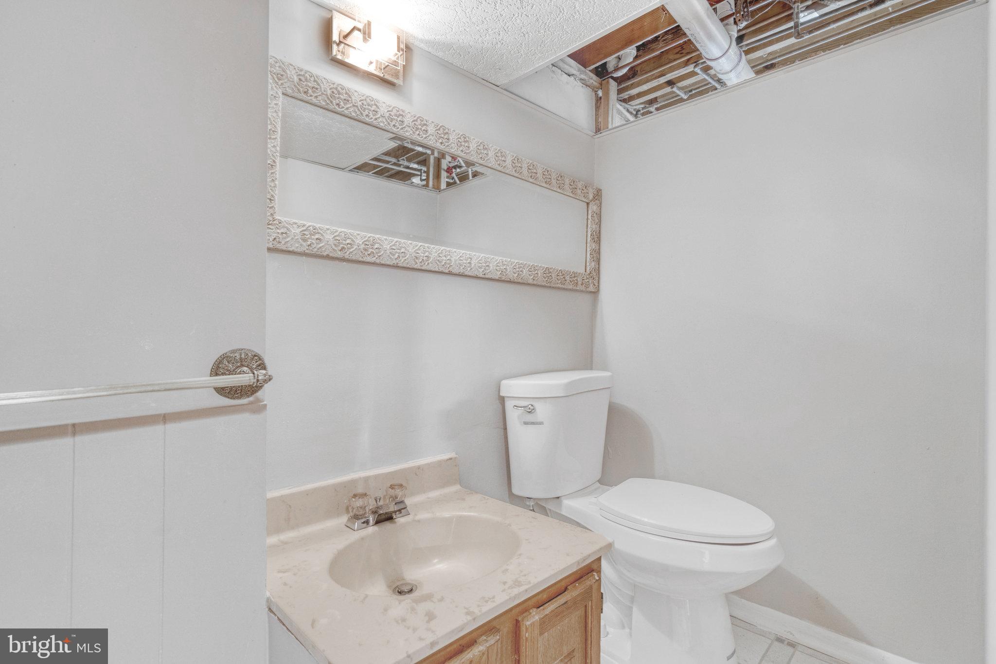 YORKSHIRE VILLAGE - Residential