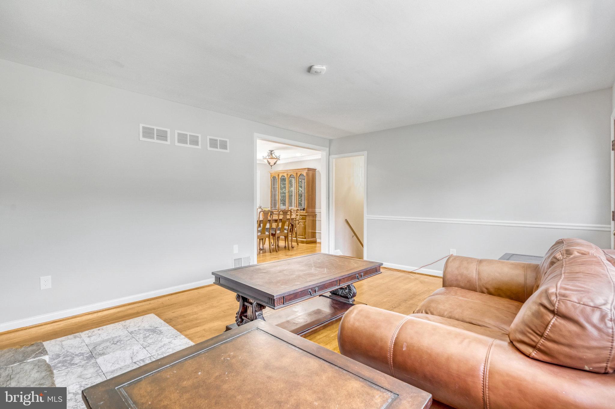 YORKSHIRE VILLAGE - Residential