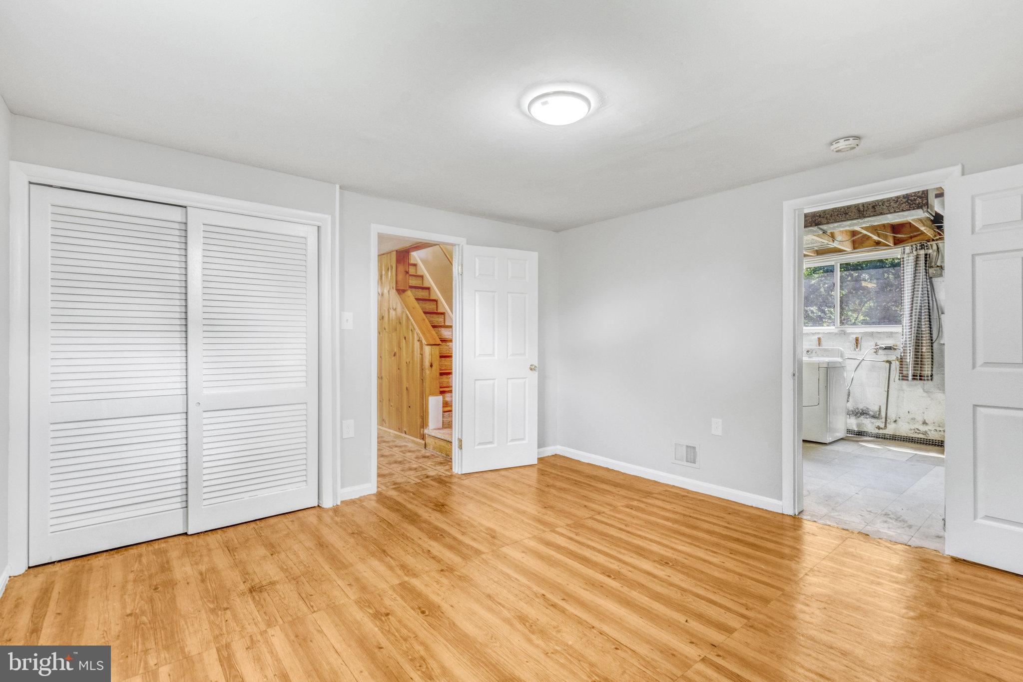 YORKSHIRE VILLAGE - Residential