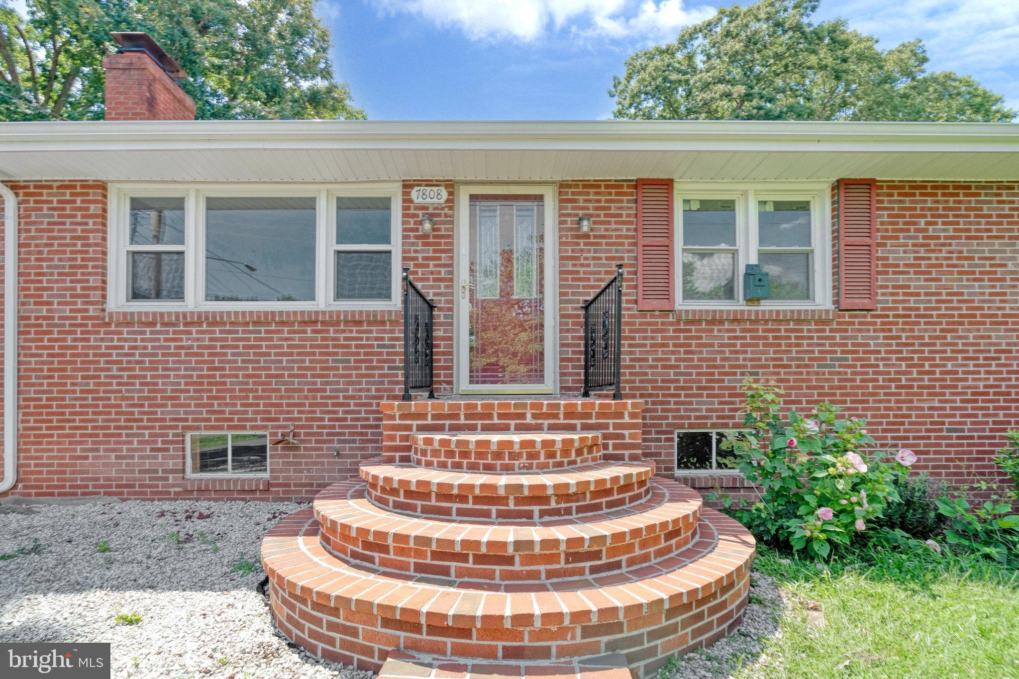 YORKSHIRE VILLAGE - Residential