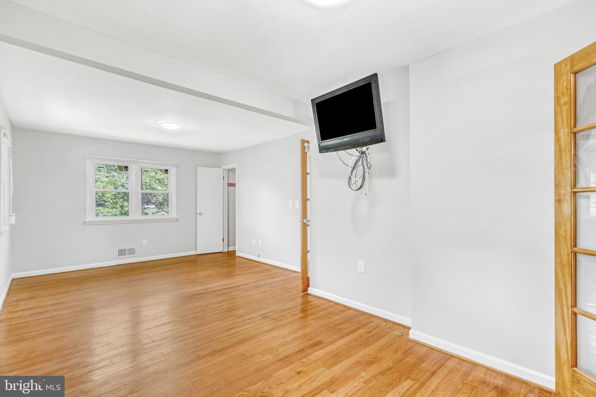 YORKSHIRE VILLAGE - Residential