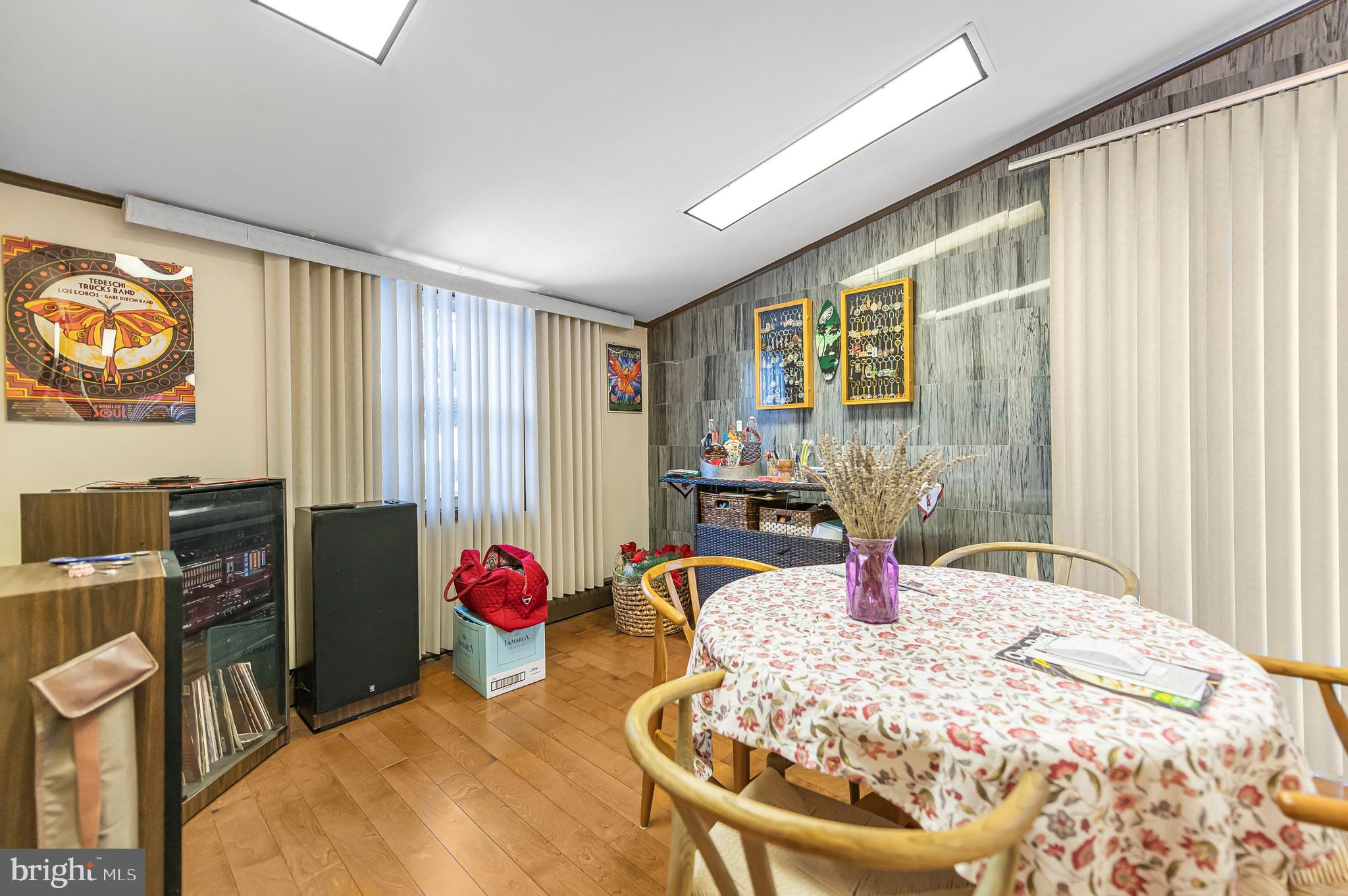 ROWLAND PARK - Residential