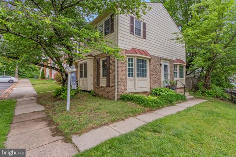 Photo of 4871 Nash Drive, FAIRFAX, VA 22032 (MLS # VAFX2305252)