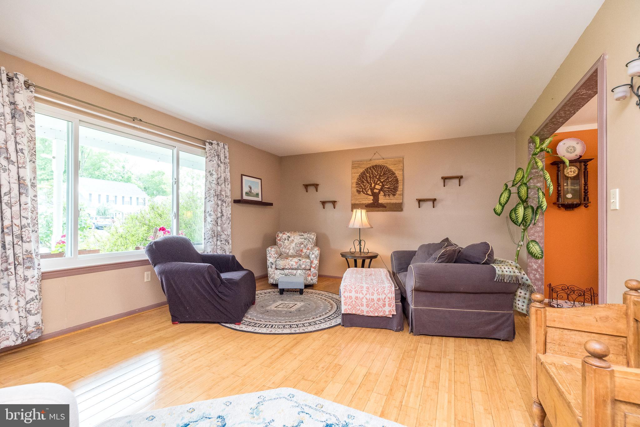 1051 GLEN MANOR DRIVE