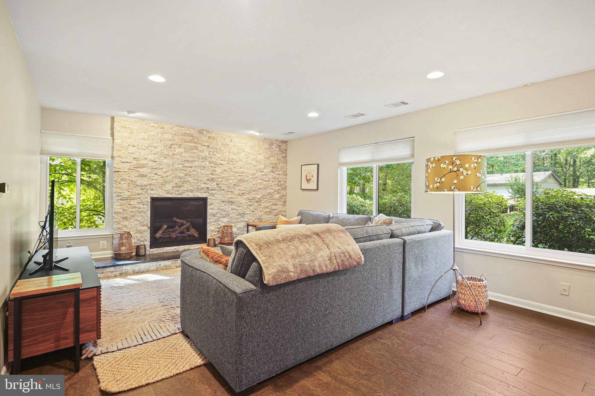 HOBBITS GLEN - Residential