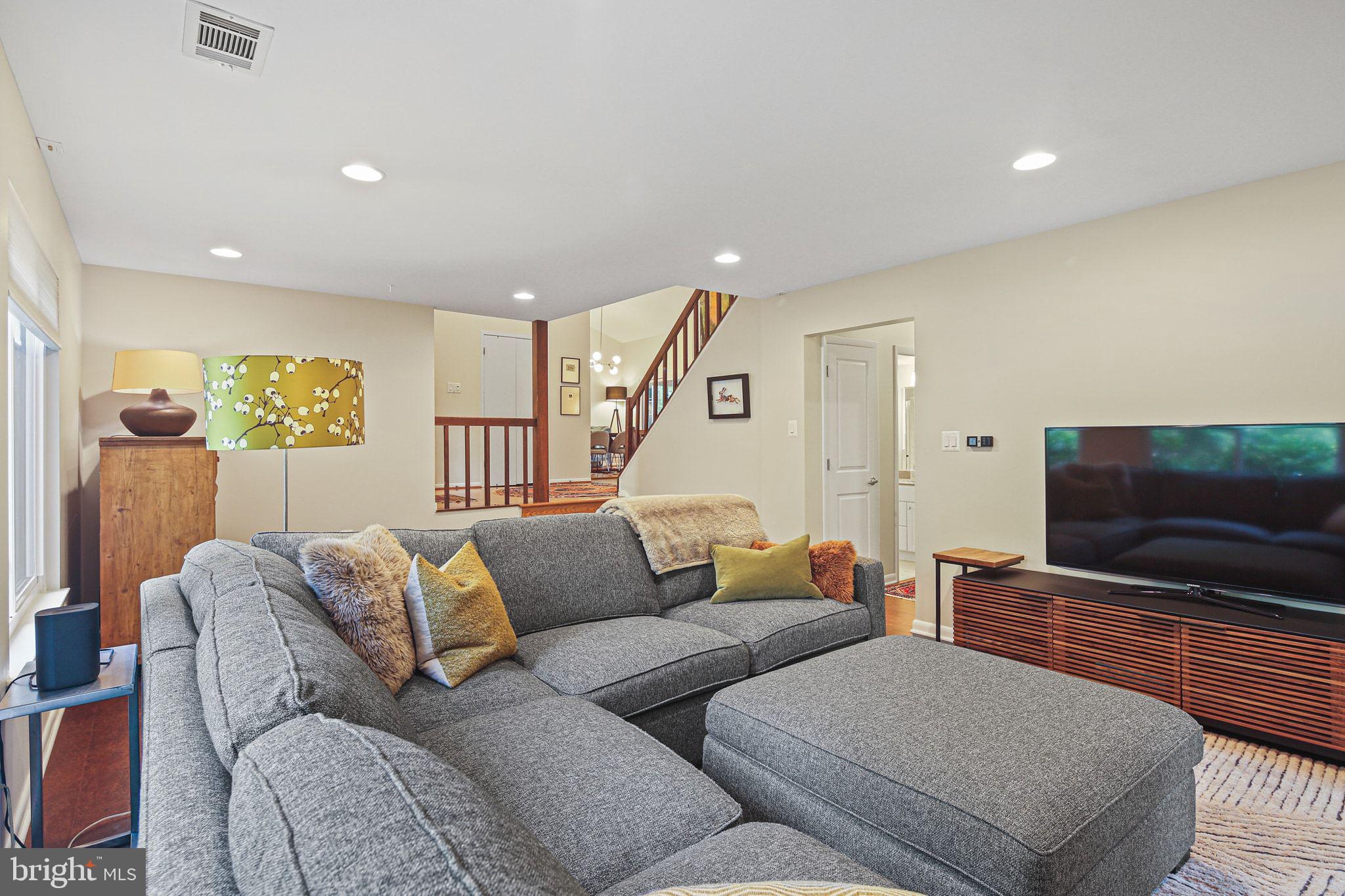 HOBBITS GLEN - Residential