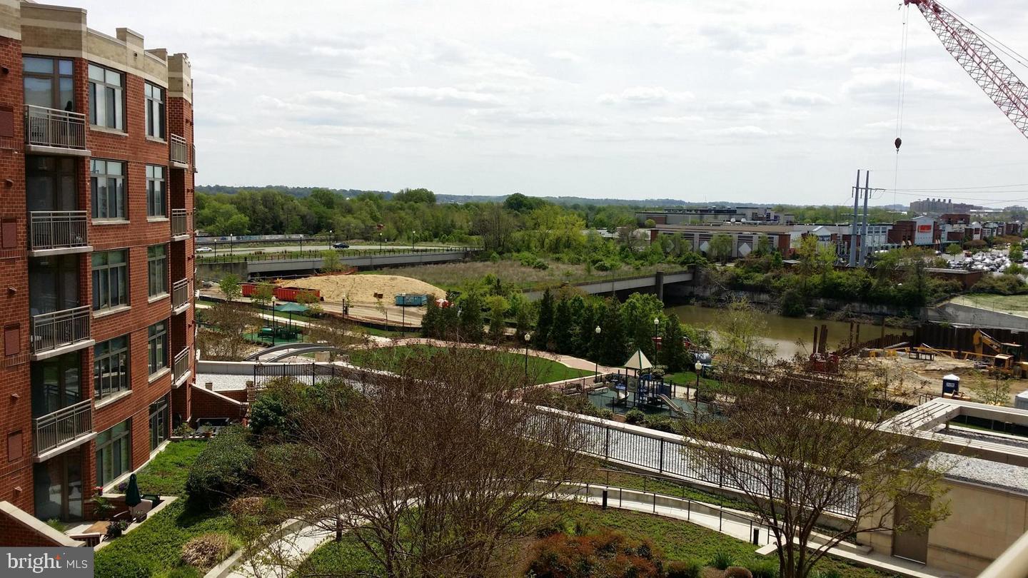 ECLIPSE ON CENTER PARK - Residential Lease