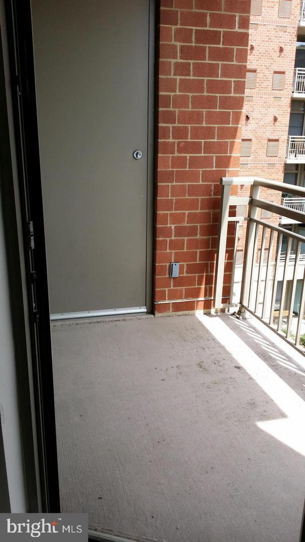 ECLIPSE ON CENTER PARK - Residential Lease