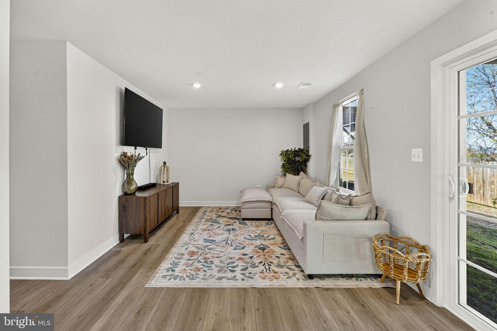 MADISON STATION - Residential