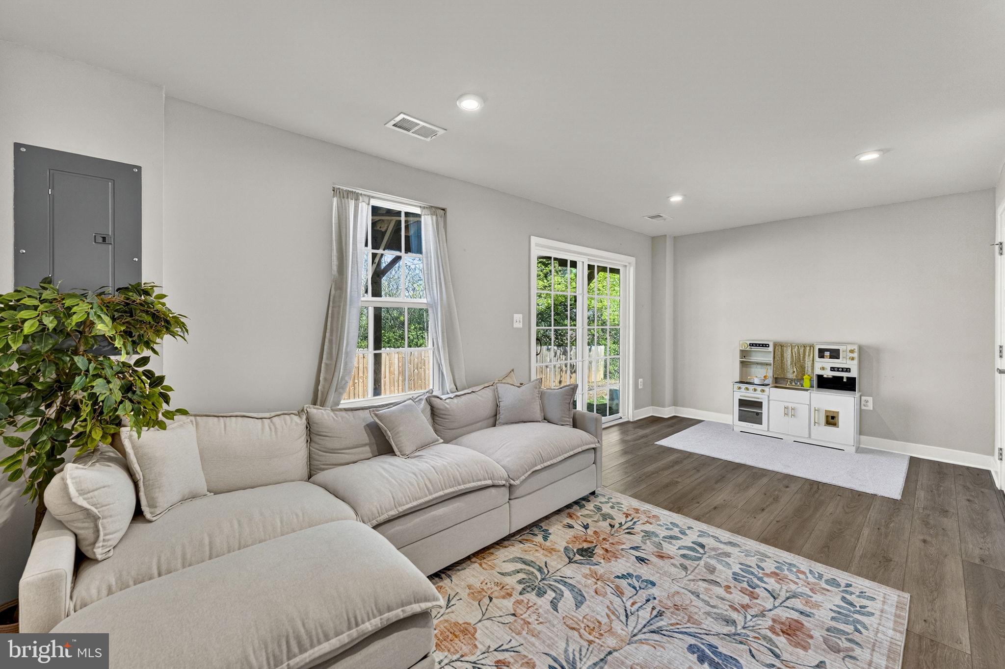 MADISON STATION - Residential